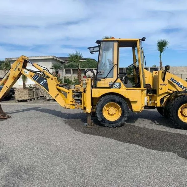 2005 KOMATSU WB70A