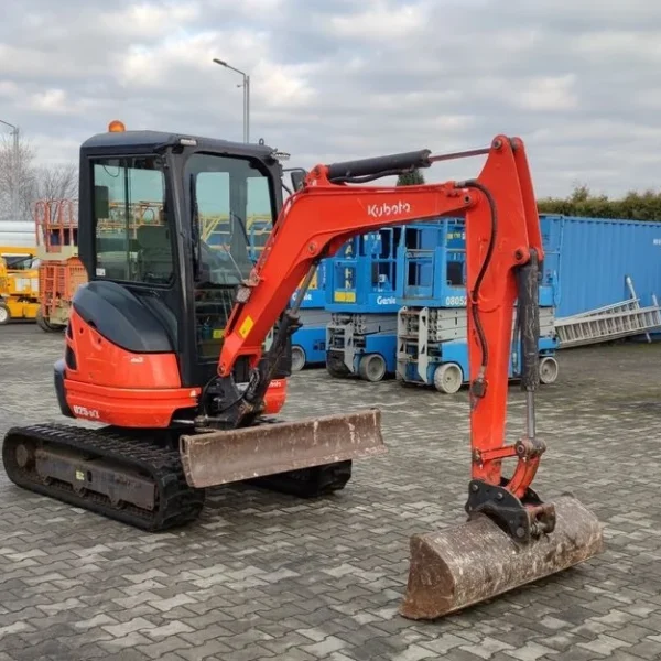 KUBOTA U25 - 3 + 3 GODETS