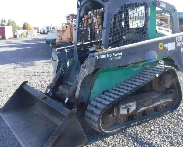 2011 JOHN DEERE 319D