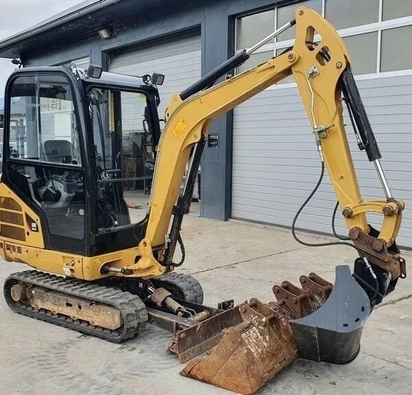 CATERPILLAR 302.2D + 4 LÖFFEL