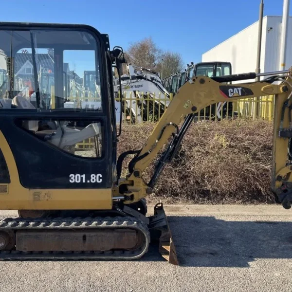 CATERPILLAR 301.8c, 1,68 T + 3 LÖFFEL