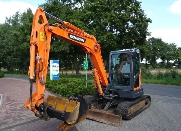 DOOSAN DX60R, 2013 + 3 Löffel