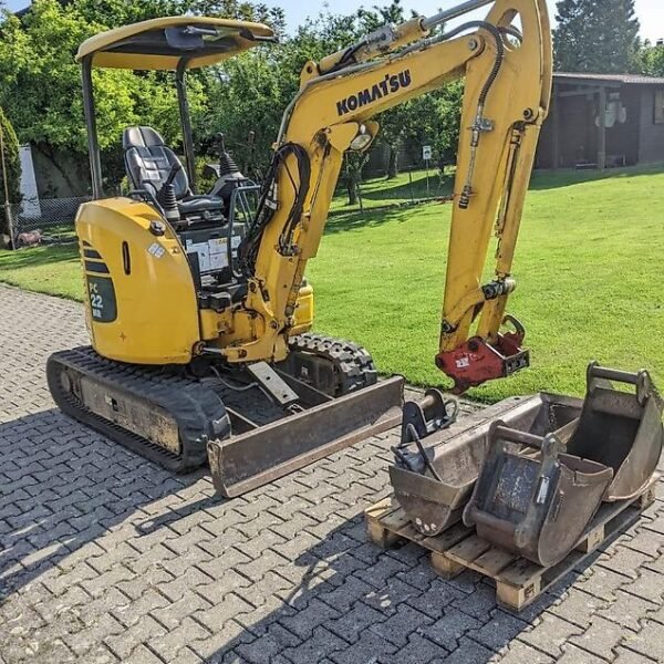 Komatsu PC 22 MR + 3 GODETS
