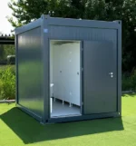 Container Sanitaire (2,98 x 2,43) Toilettes (2x), Lavabo (2x), Urinoirs (2x)