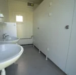 Container Sanitaire (2,98 x 2,43) Toilettes (2x), Lavabo (2x), Urinoirs (2x) – Image 3