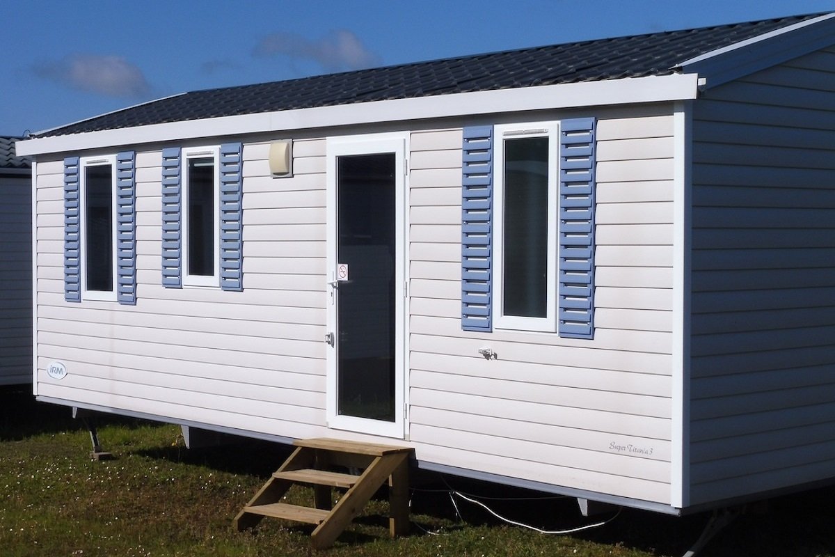 MOBIL-HOME-IRM-TITANIA-3CH-EXTERIEUR.jpg Mobil-Home IRM TITANIA 3 CHAMBRES – Image 1